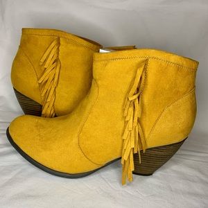 Shoe Dazzle Mustard Fringe Booties - 10M